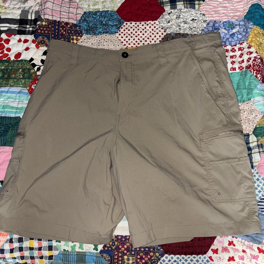 Magellan Outdoors Shorts Mens XL Beige Cargo Water Repellent Fish Gear Gorpcore